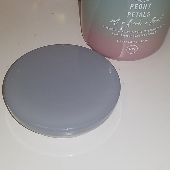 Brand new  DW HOME Peony Petals scented candle - Picture 5 of 7